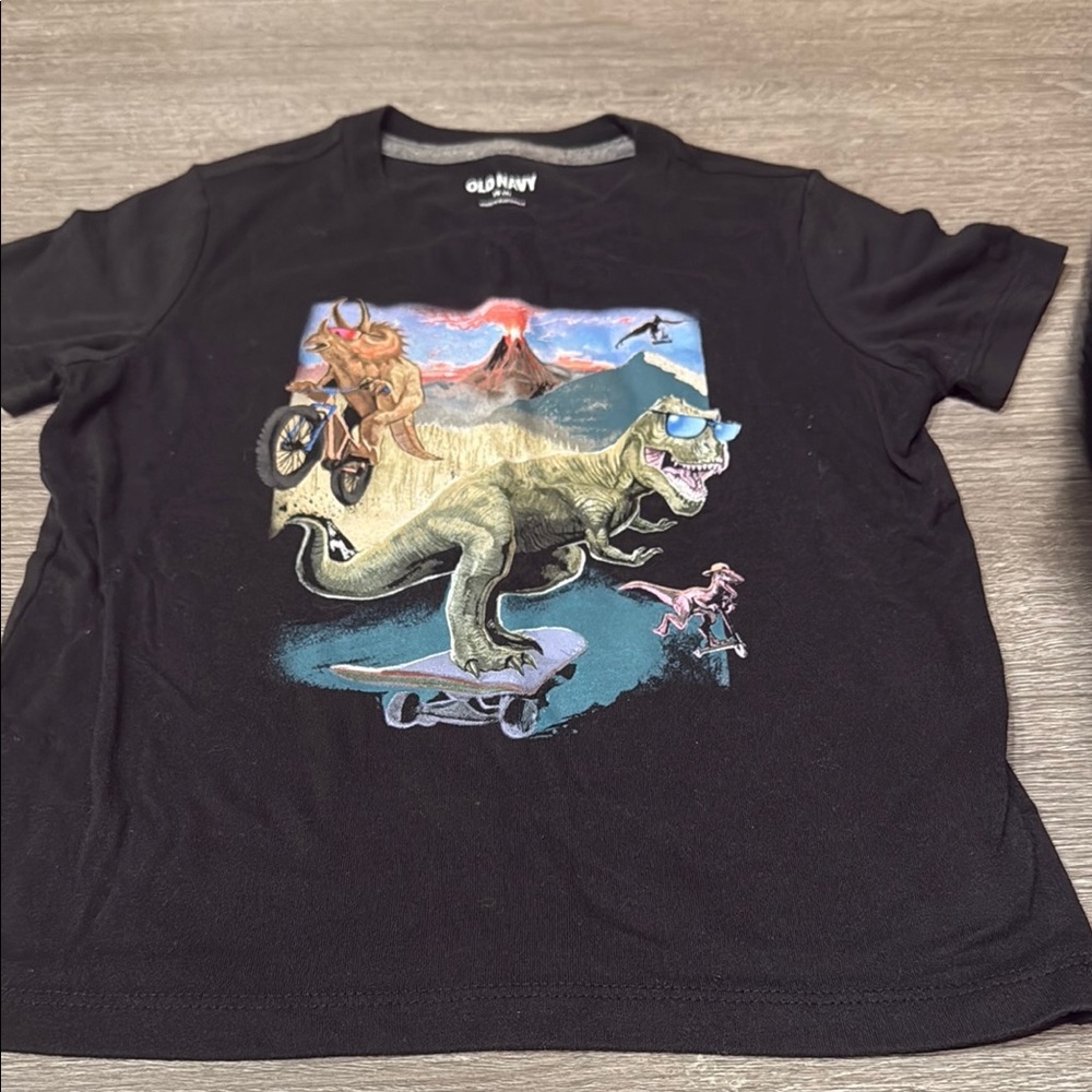 Old Navy Black Short Sleeve Graphic Tee